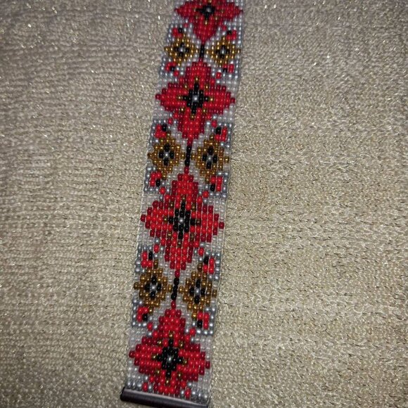 Handmade Beaded Bracelet | Flowers Motif - Picture 7 of 7